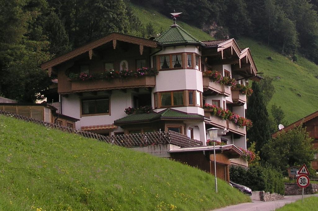 Haus Am Sonnenhang Finkenberg Exteriör bild